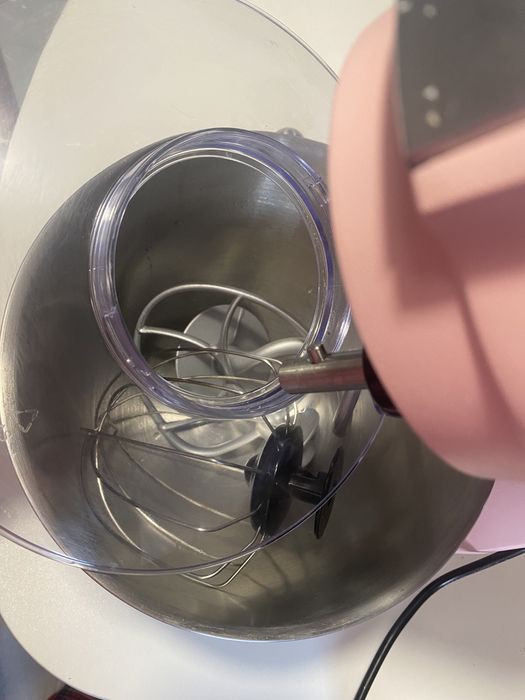 Batedeira pouquíssimo uso, Creative Rosa