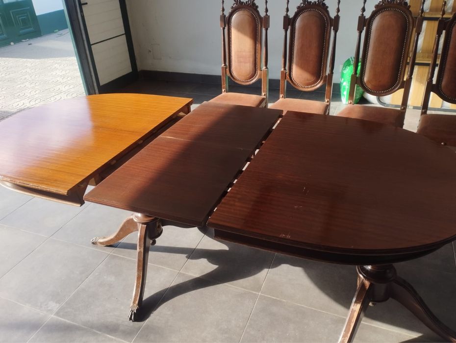 Mesa de jantar com 8 cadeiras