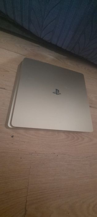 Ps4 slim em boas condicoes