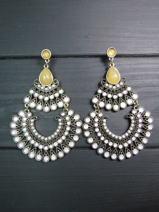 Серьги длинные белые