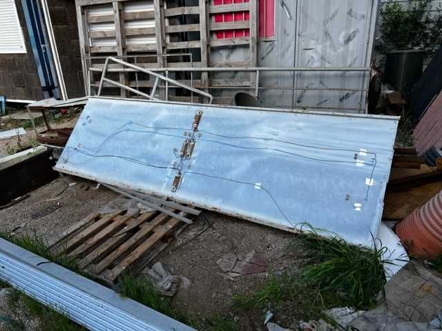 Painel publicitário com 3.40x1.00m