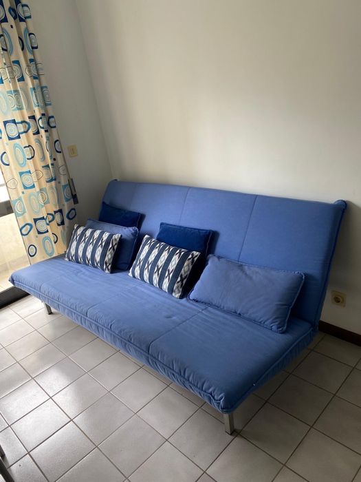 Sofa que aberto faz cama