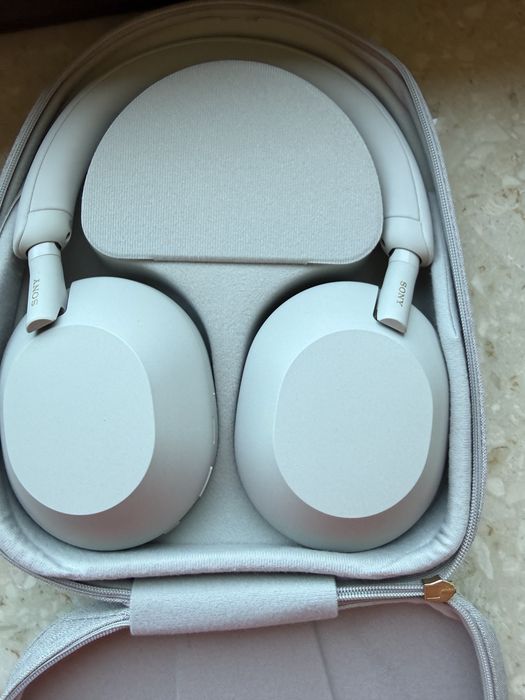 sprzedam słuchawki sony WH 1000 XM5