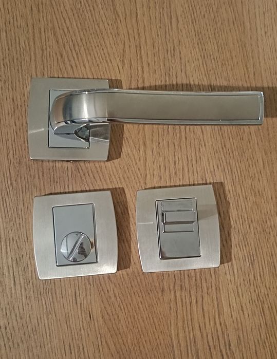 Klamki z szyldem dzielonym Laura Nomet 4szt