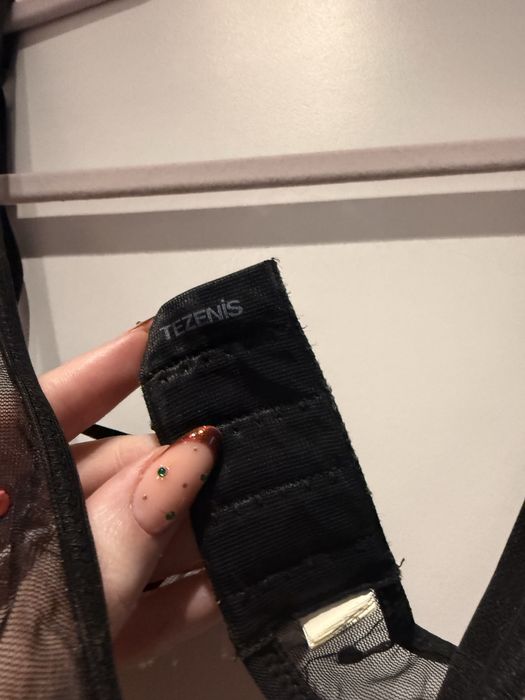 Siateczkowy biustonosz z kryształkami