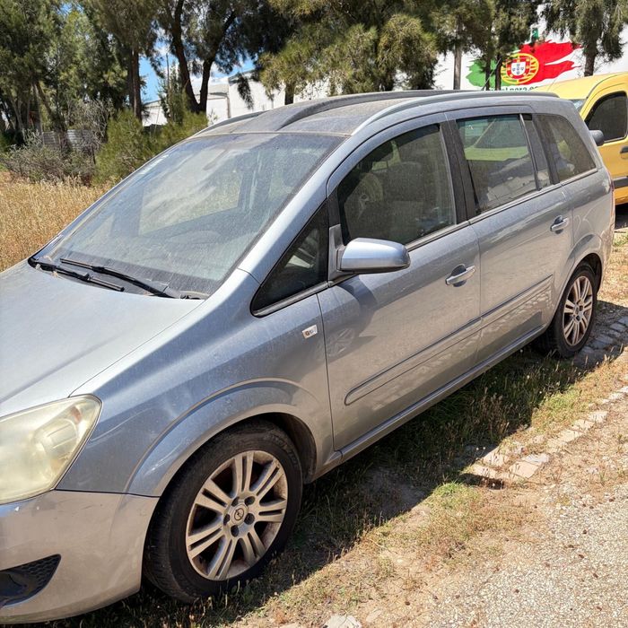Opel Zafira B 1.9 CDTI (2008) – Para Peças / Inteira (Motor Avariado)