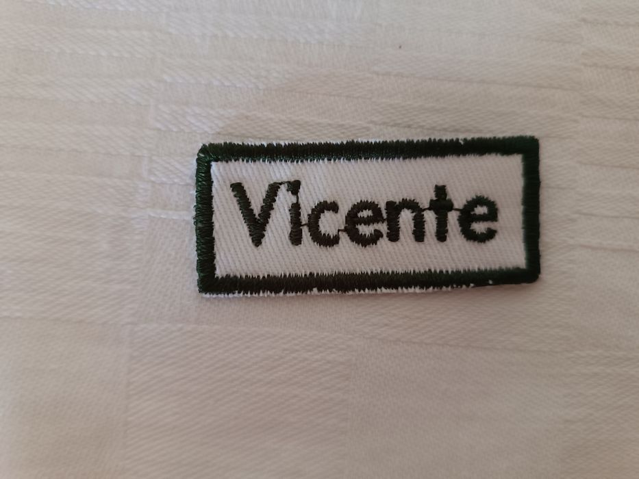 Etiquetas bordadas com nome para bibes escolares