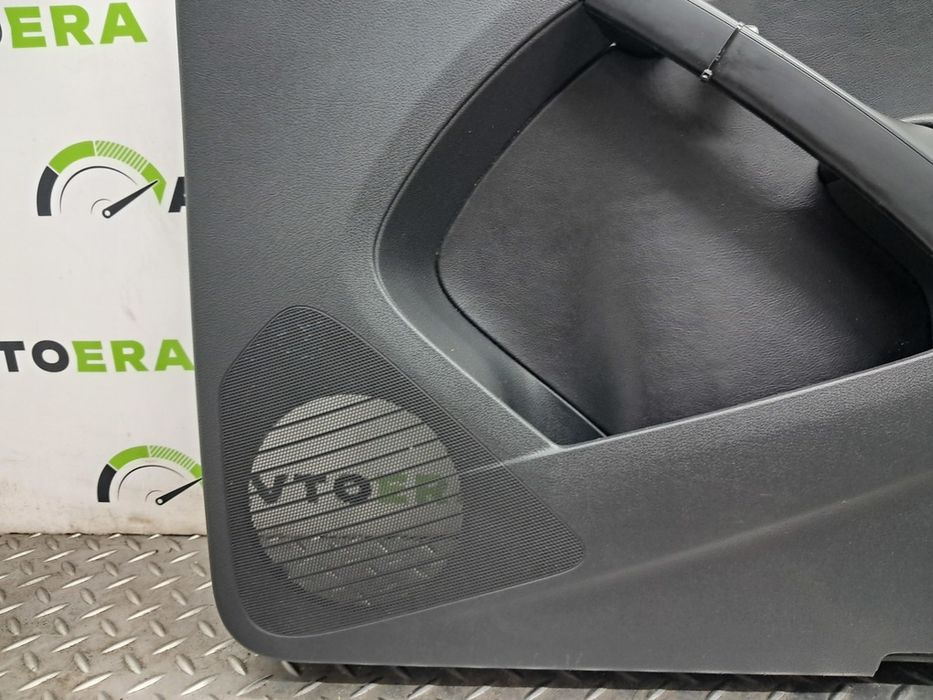 Обшивка двери карта дверная передняя правая VOLKSWAGEN  TIGUAN 09-17