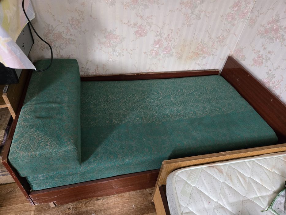 Кровать, столик тумба бу