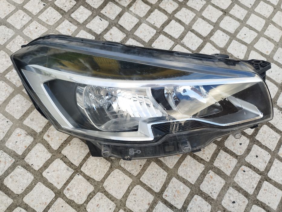 Óticas originais Peugeot.  208   508.  308 vário material.