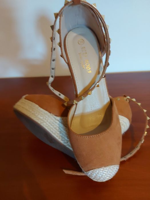 Sandalias de cunha camel tamanho 39