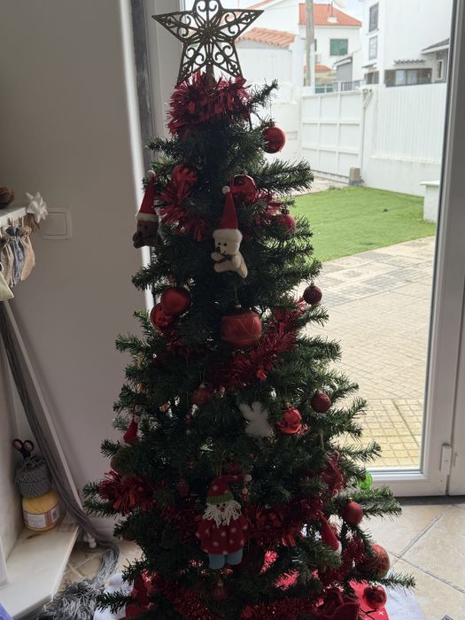 Vende se arvore de natal e bolas e tudo o que tenha a ver com natal