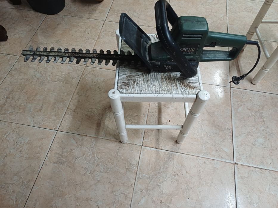 Vendo máquina de aparar Jardins
