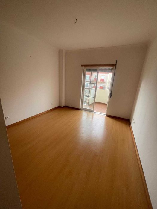 Apartamento T2 em Rio de Mouro, perto da estação de comboios de Rio Mouro