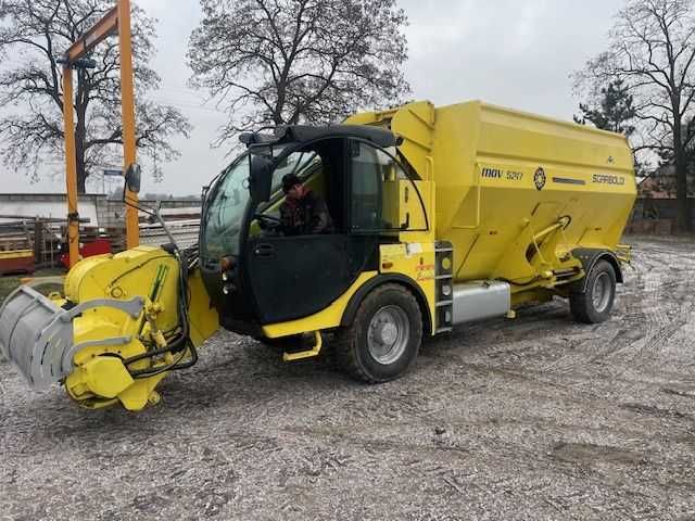 Samojezdny wóz paszowy paszowóz Sgariboldi MAV 5217