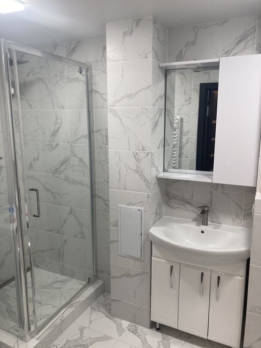 Здається трьохкімнатна в тихому центрі  з гаражем.