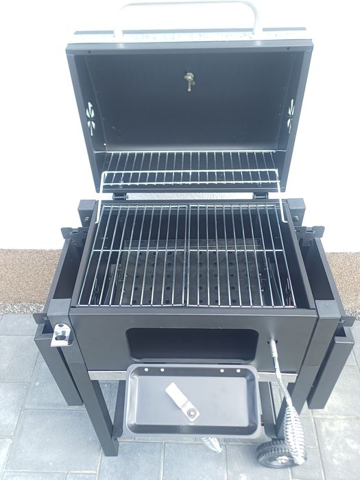 Grill ogrodowy węglowy