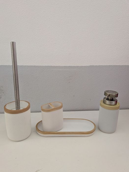 Conjunto de loiça de casa de banho