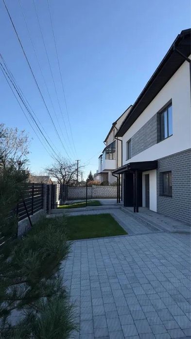 Продаж сучасного котеджу (дуплексу) в Сокільниках — всього 5 хв до Victoria Gardens
