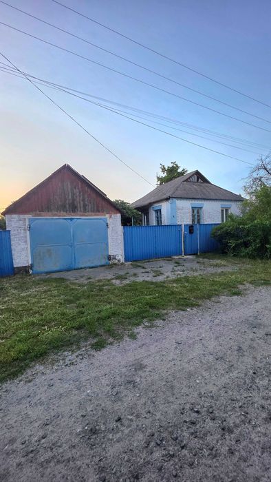 Одноповерховий будинок по вул.Небесної сотні.