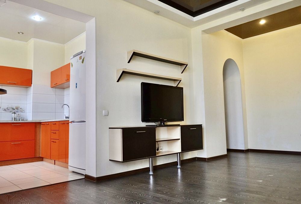 Посуточно, Просторная  квартира центр, Мост-Сити, паркоместо, Smart TV