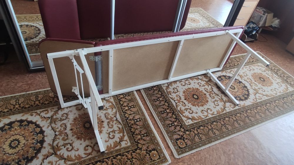 Кушетка медична нова.