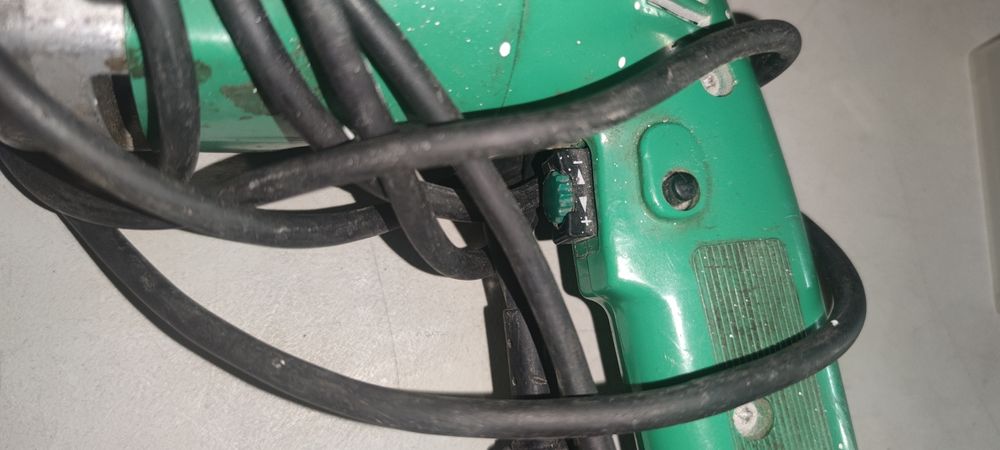 Aparafusadora HITACHI- Antiga mas a foncionar