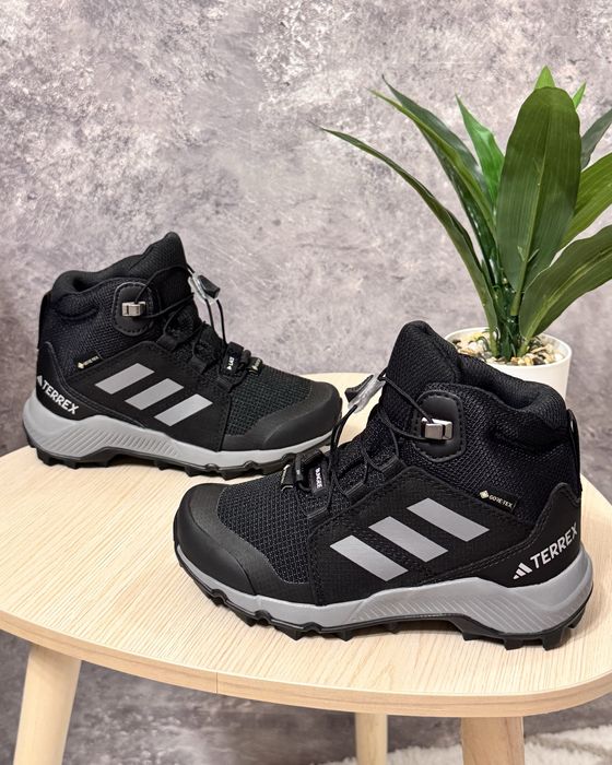 (28.5 р) Дитячі черевики Adidas Terrex Mid Gore-tex, Устілка 17.8 см
