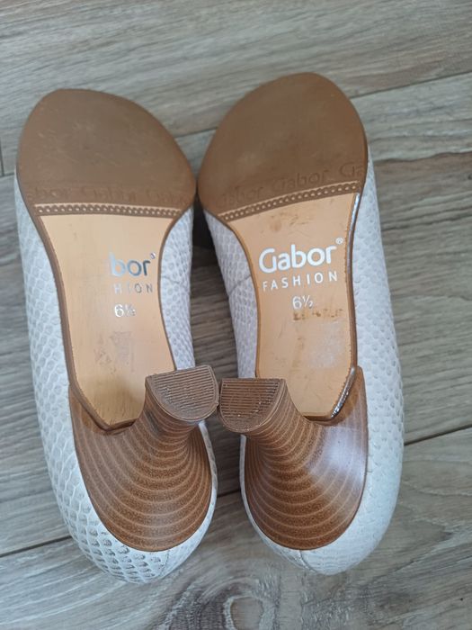 Eleganckie skórzane czółenka damskie Gabor rozm 40.