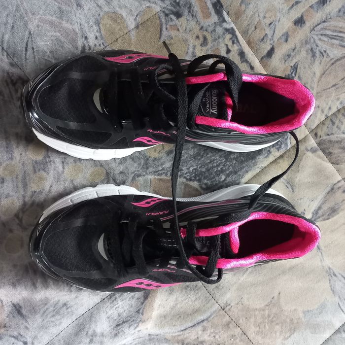 Кросівки жіночі літні