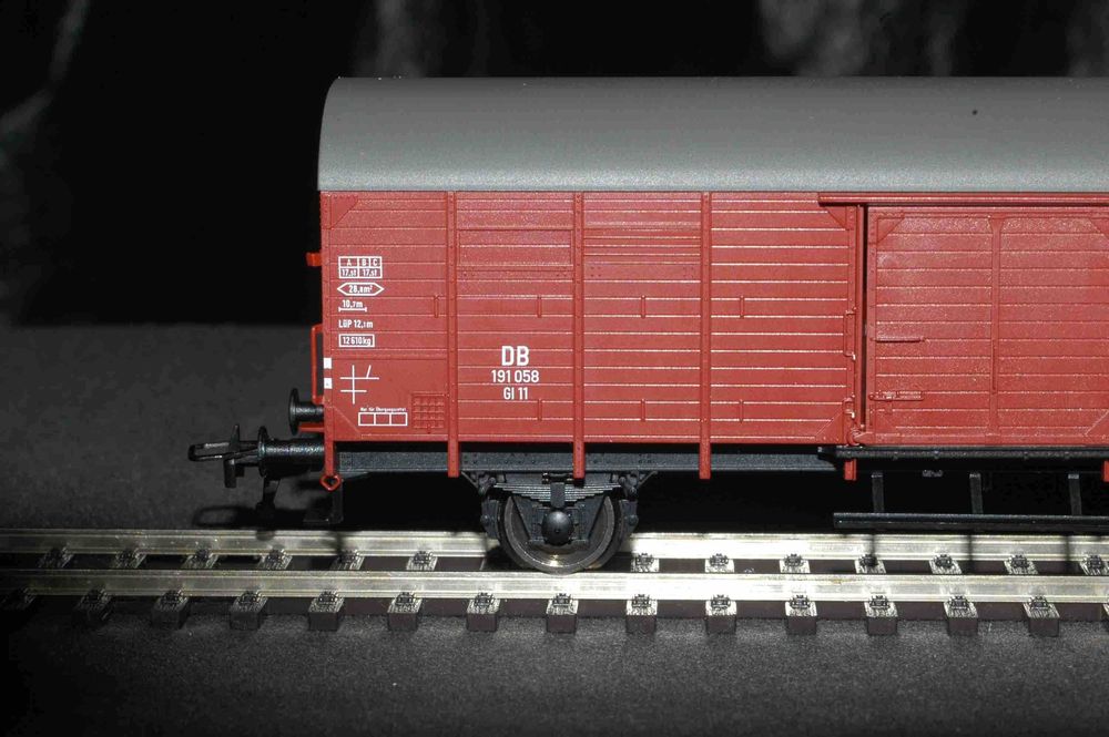 Vagão fechado com portas de abrir (DB) (com defeito) Fleischman HO