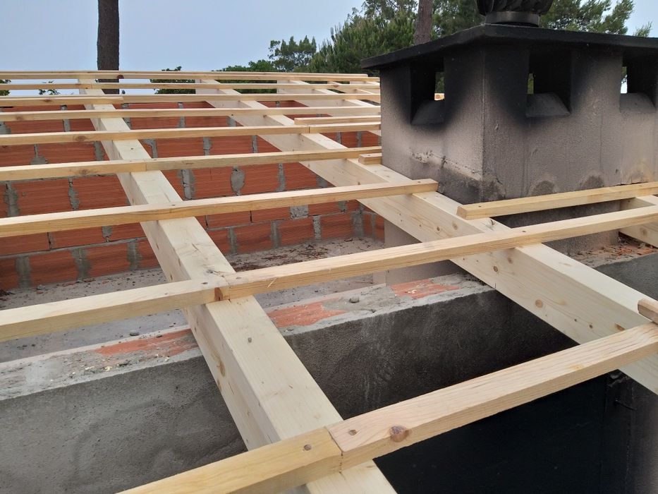 Telheiro em madeira.