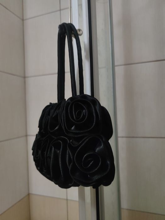 torba torebka wieczorowa mała w róże czarny wzór fałdowania sport retr