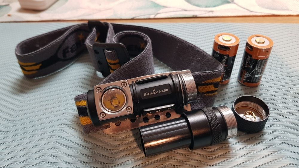 Czołówka Fenix HL50. Latarka, lampka.