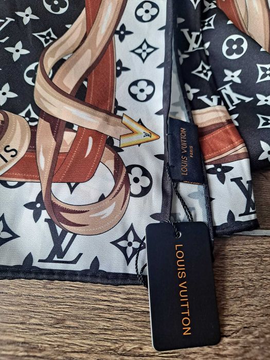 Chusta apaszka w stylu Louis Vuitton Monogram 90 × 90 cm – jedwab