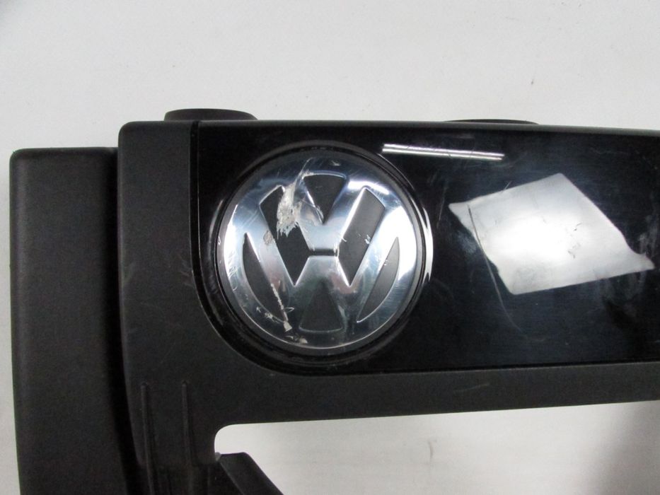 Tampa Do Motor Vw Golf V Ref: 06F103925