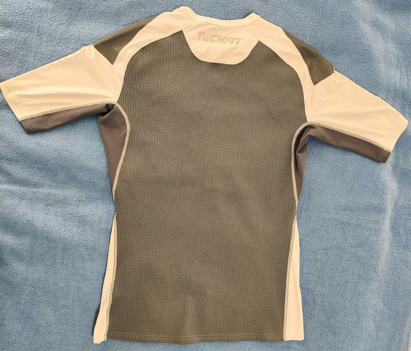 Koszulka kompresyjna marki Adidas