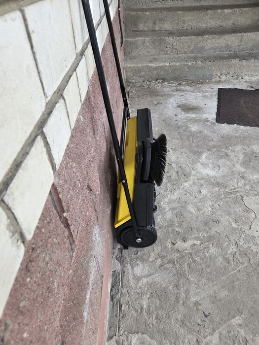 Підмітальна машина Karcher KМ 550