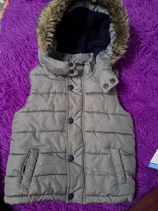 Тепла жилетка на хлопчика 2-3 роки