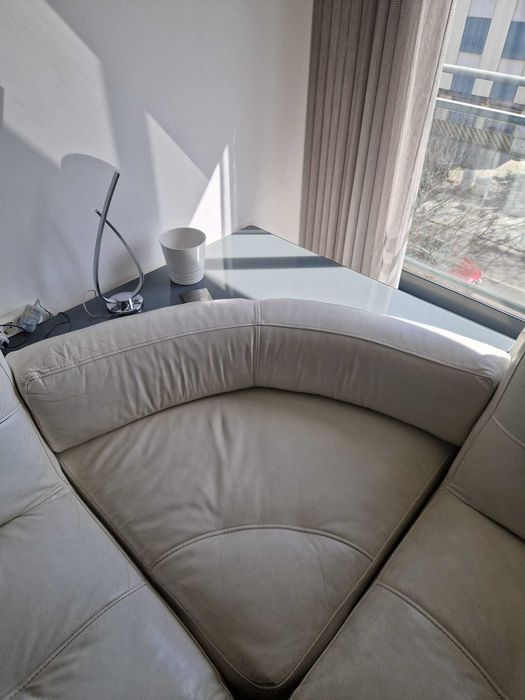 Sofá de Canto em Pele Genuína – 4 Módulos Moderno e Confortável