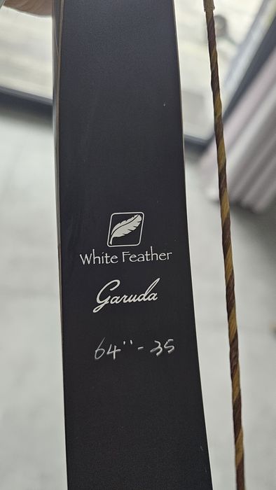 Łuk White Feather Garuda 64" 35lb Carbon