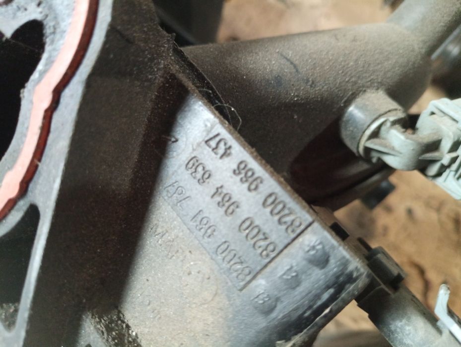 Впускний колектор Renault Dacia Logan Kangoo 1.4 k7j e7j 8200964639