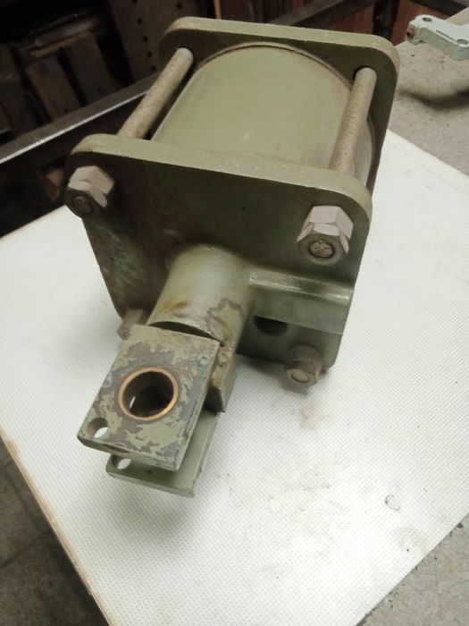 Пневмоцилиндр б/у