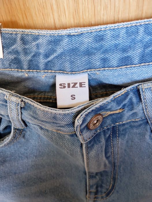Calça de ganga mom fit nova com etiqueta
