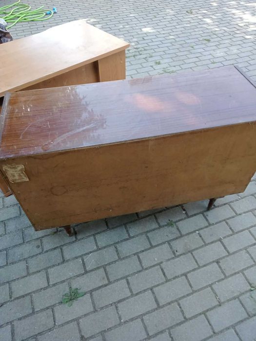 2 Biurka oddam za darmo