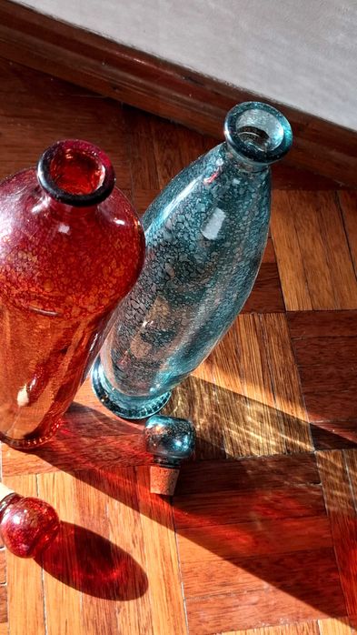 Louça antiga, vidros murano e assinados, entre outros