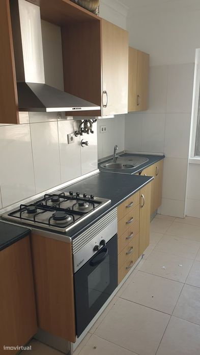 T3 bom,  renovado em frente aos Bombeiros Amadora