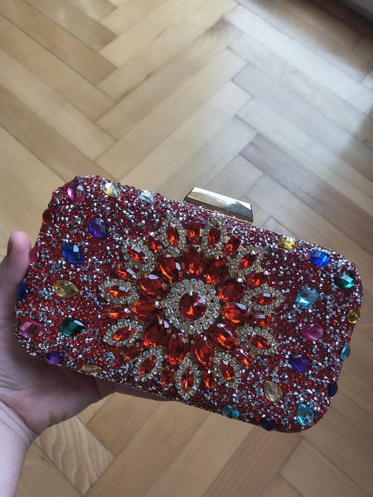 Błyszcząca czerwona torebka kopertówka