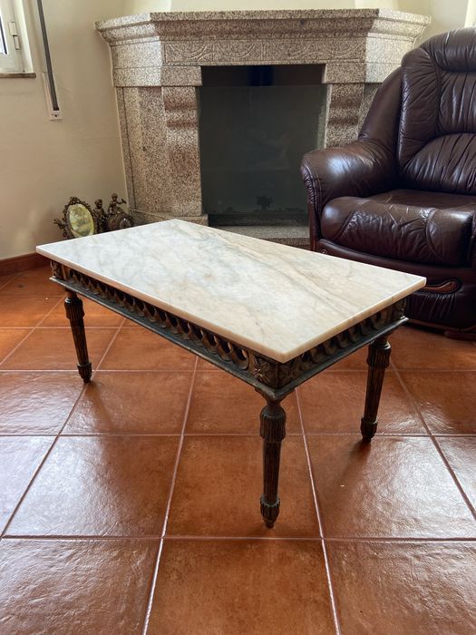 Mesa de centro em mármore