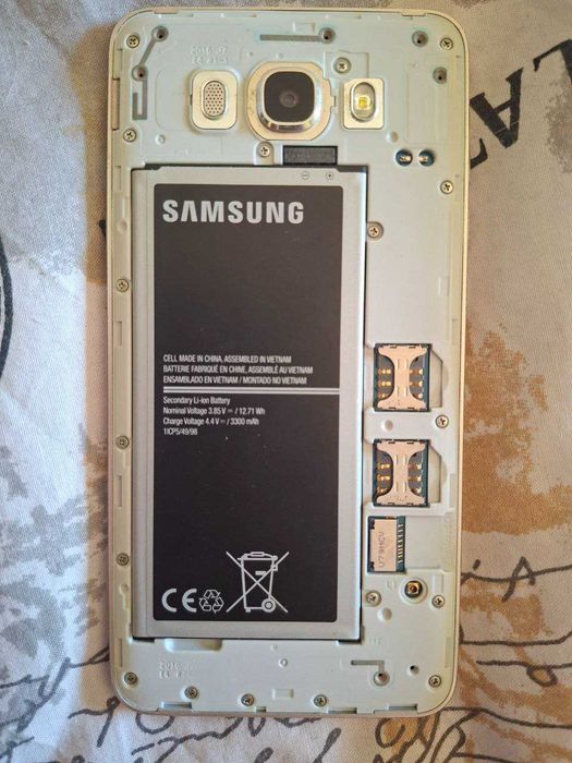 продам телефон Samsung j7 2016